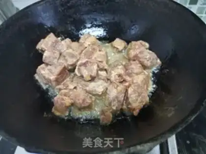 Make Black pepper beef step 1