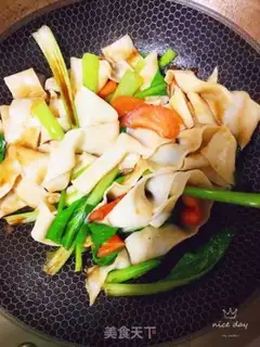Make Tomato egg fried noodles step 8