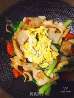 Make Tomato egg fried noodles step 9
