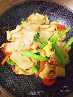 Make Tomato egg fried noodles step 10