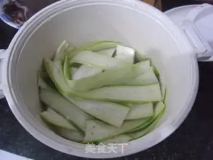 Make Tomato melon soup step 1