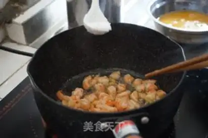 Make Shrimp fried eggs step 4