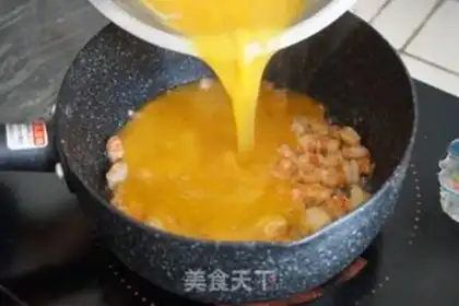 Make Shrimp fried eggs step 5