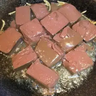Make Oscillated duck blood soup step 5