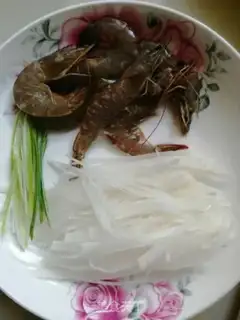 Make Rhodish shrimp hot noodles step 0