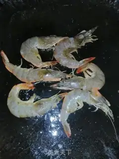 Make Rhodish shrimp hot noodles step 1