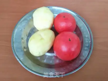 Make Tomato potatoes and noodles step 0