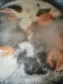 Make Rhodish shrimp hot noodles step 3
