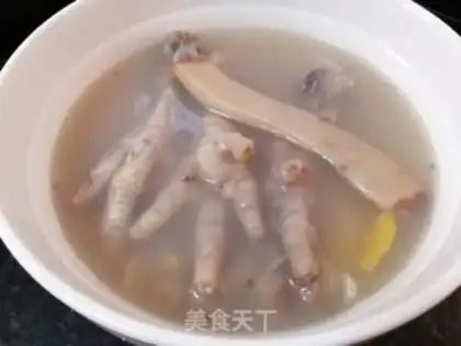 Make Peanut-bean chicken-legged screw soup step 4