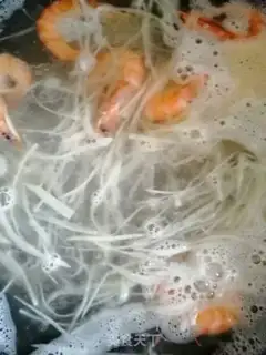 Make Rhodish shrimp hot noodles step 4