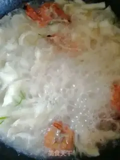 Make Rhodish shrimp hot noodles step 6