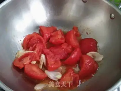 Make Tomato potatoes and noodles step 4