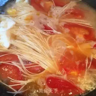 Make Tomato-covered egg noodles step 5