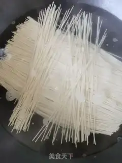 Make Spaghetti mushroom sauce step 1