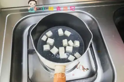 Make The green tofu egg noodles step 1