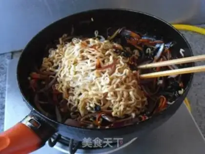 Make Salted ham noodles step 11