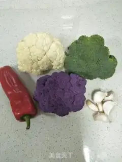 Make Three flowers step 0