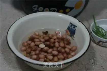 Make Two bean peanut stew pig hoof step 2
