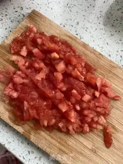 Make Tomato fried eggs step 1