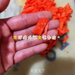 Make Carrot shrimp noodles step 1