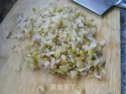 Make The meat crumbs for noodles step 2