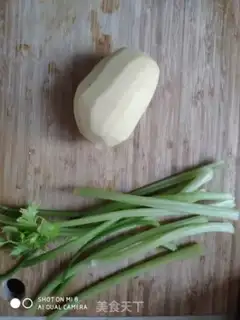 Make Celery with potatoes step 0