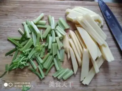 Make Celery with potatoes step 1