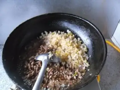 Make The meat crumbs for noodles step 6
