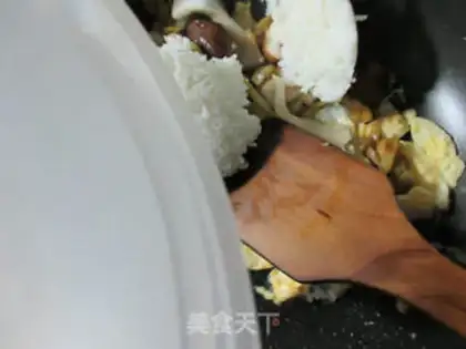 Make Squeeze a duck egg, twig rice step 4