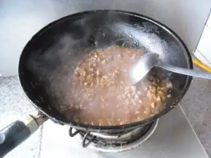 Make The meat crumbs for noodles step 8