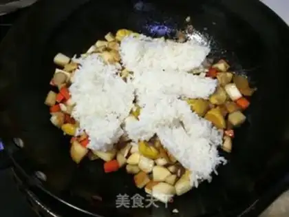 Make Potato-head mushroom fried rice step 5