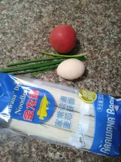 Make Egg and tomato noodles step 0