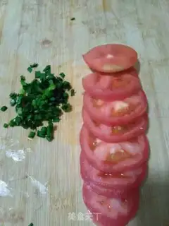 Make Egg and tomato noodles step 1