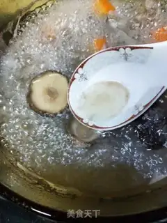 Make Eggbone soup noodles step 4