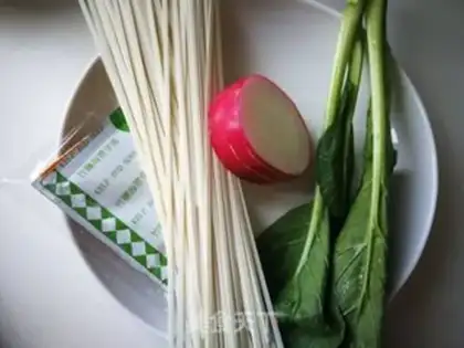 Make The radish radish seaweed soup noodles step 1