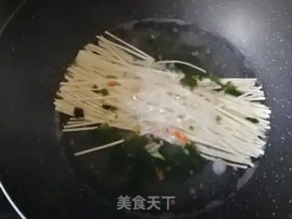 Make The radish radish seaweed soup noodles step 4