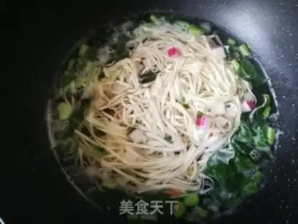 Make The radish radish seaweed soup noodles step 5