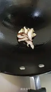 Make Ketchup and egg noodles step 2
