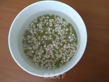 Make Porridge of rice and green beans step 1