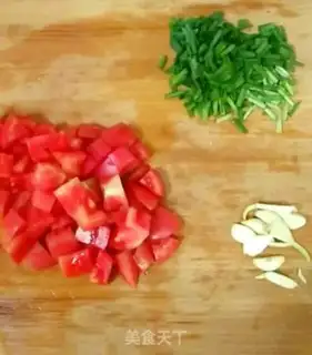 Make Tomato egg hot noodles step 1