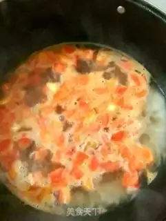 Make Tomato egg hot noodles step 5