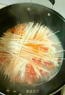 Make Tomato egg hot noodles step 6