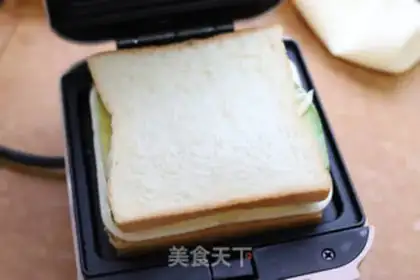 Make Butter egg sandwich step 4