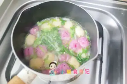 Make Two-coloured potato meatball soup step 8