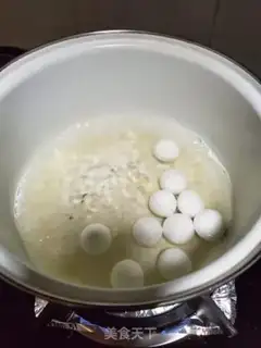 Make Red sugar cinnamon soup step 1