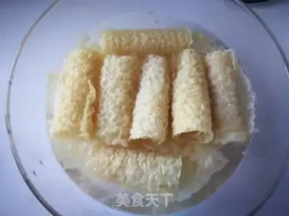 Make Lettuce with gold rolls step 0