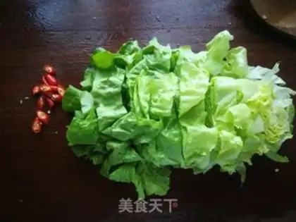 Make Lettuce with gold rolls step 3