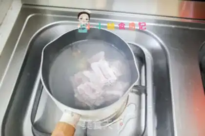 Make Ribbon seaweed soup step 2