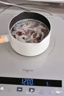 Make Tomato fat cow noodles step 2