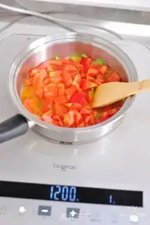 Make Tomato fat cow noodles step 3